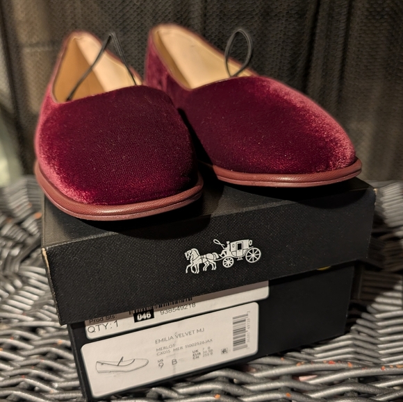 Coach Emilia Mary Janes in Burgundy Velvet sz 9 - Picture 4 of 12